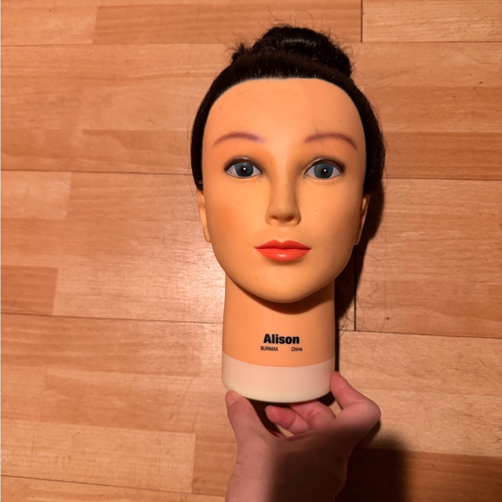 ✈️Celebrity Erica 18" brown manikin head 100% unprocessed human hair Practice